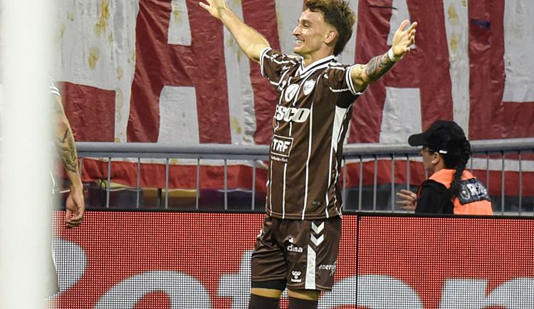 Imagen de Un grito a la eternidad: el golazo de Platense para festejar su primer título