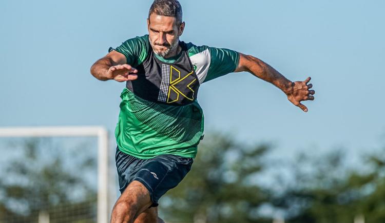 Imagen de Lisandro López: "Soy hincha de Racing pero me concentro en Sarmiento"