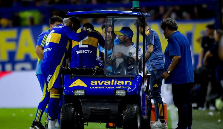 Imagen de Final de locos en La Bombonera: lesión, expulsión y doble atajada salvadora