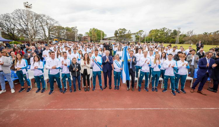 Imagen de El Presidente y la secretaria de Deportes saludaron a la delegación que viaja a los Juegos Odesur
