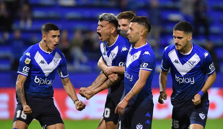 Imagen de Vélez consiguió una victoria aliviadora