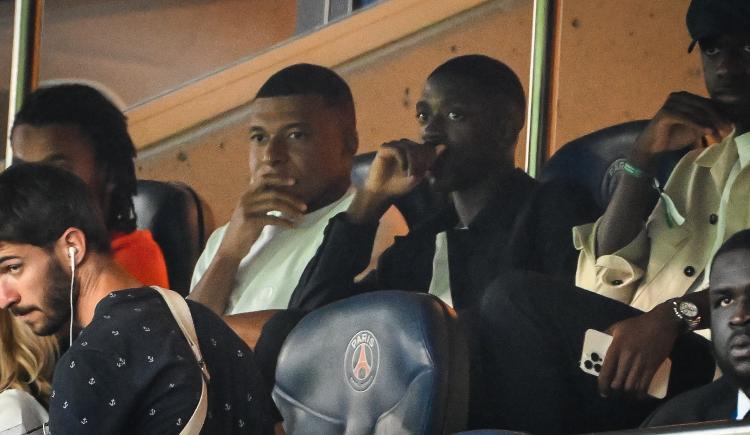 Imagen de Kylian Mbappé, espectador de lujo en el deslucido debut de PSG