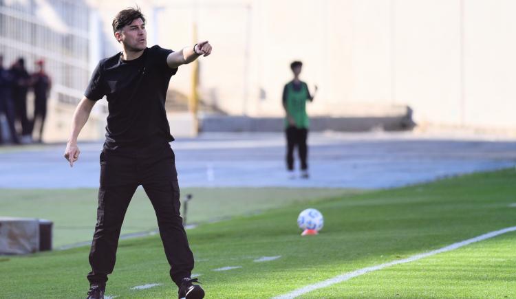 Imagen de Cacique Medina le sugirió uno de sus jugadores a Bielsa para Uruguay y sostuvo: "Fue el mejor partido del ciclo"