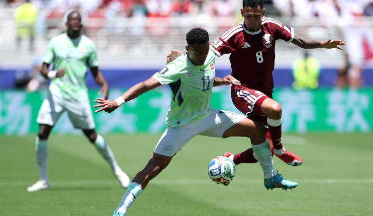 Imagen de Qatar aprovechó el perdón de Suiza y sumó el primer punto de su historia en los Mundiales