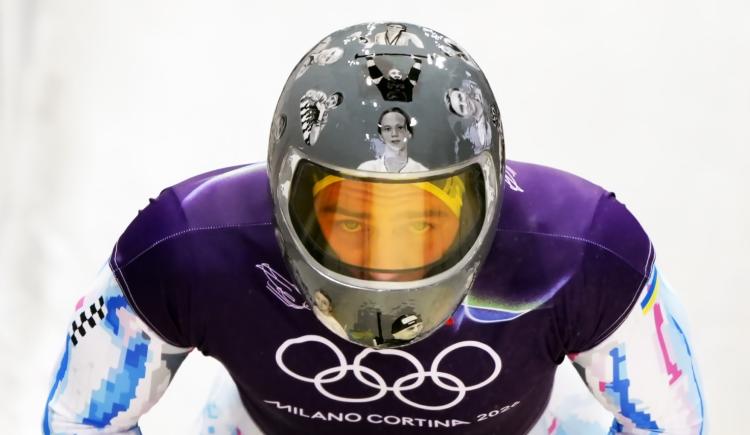 Imagen de Polémica en los Juegos Olímpicos de Invierno: lo descalificaron por usar un casco en homenaje a deportistas muertos y apeló