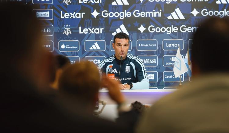 Imagen de Scaloni a fondo: su charla con Tapia por la continuidad, la capitanía compartida, el futuro de la '10' y el rumor de River