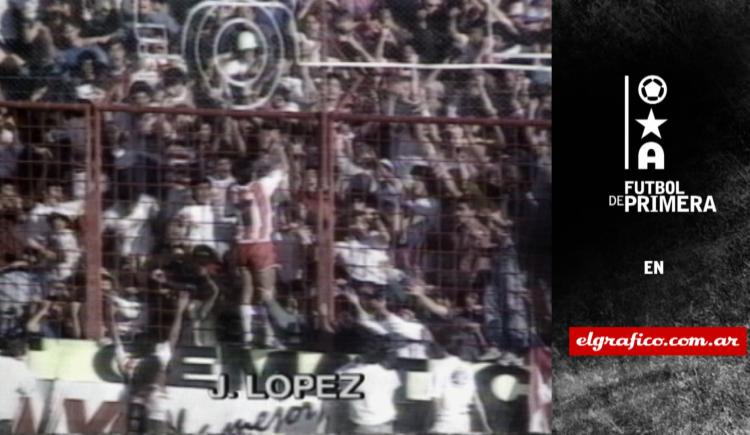 Imagen de 1993. Triplete del Puma Rodriguez en la derrota de Central