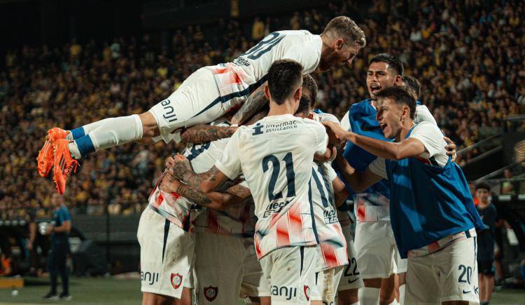 Imagen de Ciclón rioplatense: San Lorenzo se cargó también a Peñarol