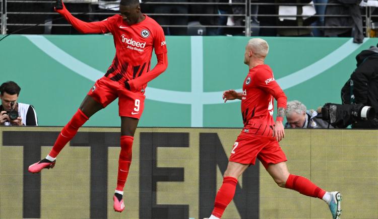 Imagen de Dos goles en un minuto para Kolo Muani en la victoria del Eintracht Frankfurt