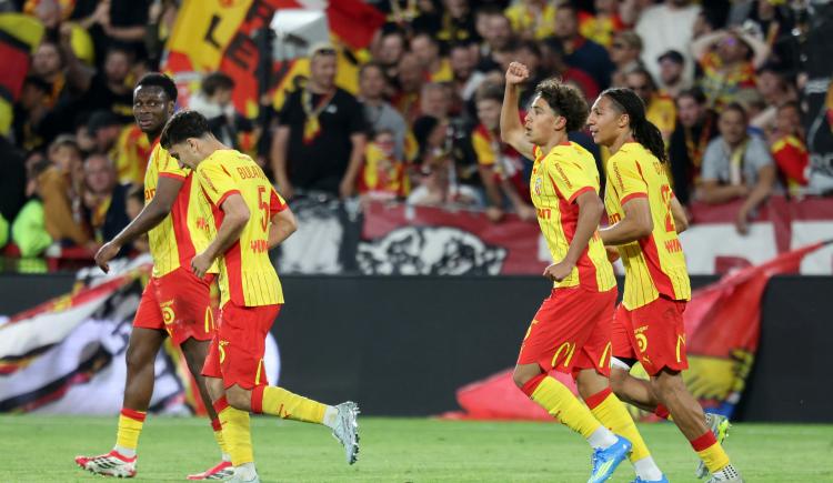 Imagen de El récord de Mezian Soares en Francia y los antecedentes de los debuts goleadores "relámpago" en el fútbol argentino