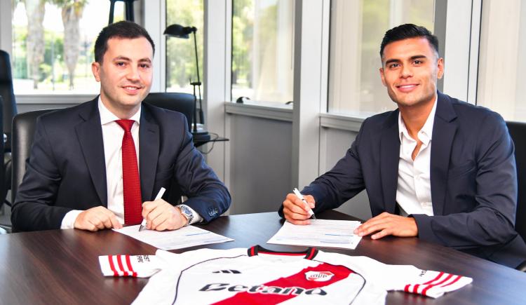 Imagen de Revisión médica, firma y oficialización para Fausto Vera, el primer refuerzo del River de Gallardo