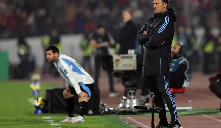 Imagen de Lionel Scaloni, entre la suplencia de Messi y el debut de Mastantuono