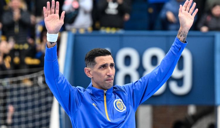 Imagen de Con la vuelta de los hinchas visitantes, Di María dará su segunda función en el fútbol argentino