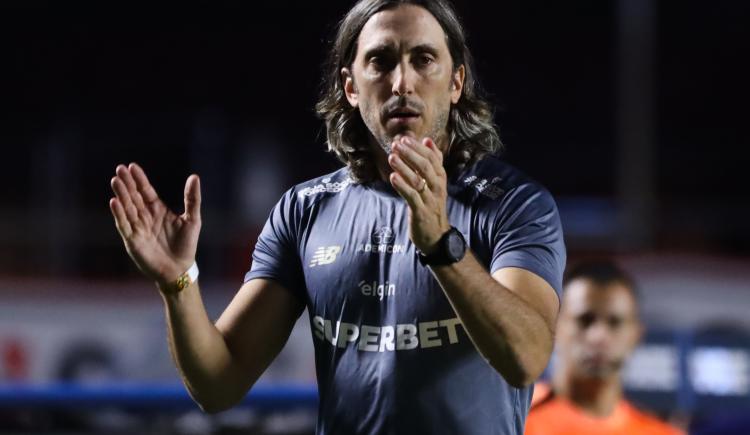 Imagen de Continúa en Brasil: Luis Zubeldía firmó con un equipo luego de su fallida llegada a Inter de Porto Alegre