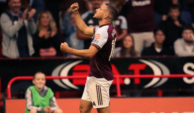 Imagen de El golazo de Emiliano Buendía en el amistoso entre Aston Villa y Roma