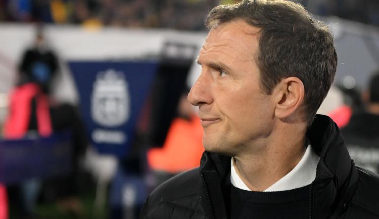 Imagen de Arruabarrena, entre el triunfo de Boca y el mercado: "El presidente sabe qué refuerzos necesitamos"