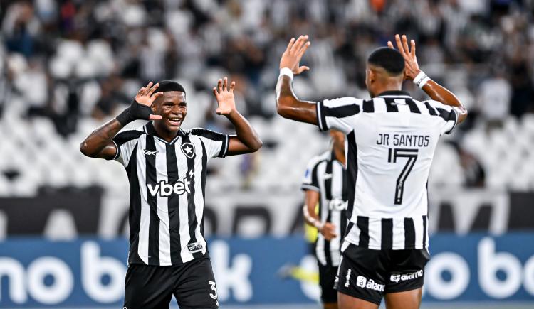 Imagen de Racing perdió ante Botafogo por errores propios y deberá aspirar al segundo puesto