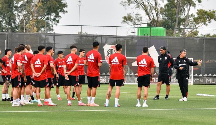 Imagen de River se aclimata en Ezeiza y arrancará en el Sur la búsqueda de su Norte en 2026