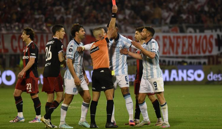 Imagen de La tarde de Maravilla fue para River: la expulsión de Adrián Martínez
