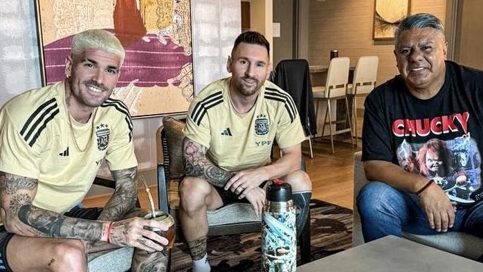 Imagen de Messi, De Paul, Tapia y una cábala para seguir en la cima