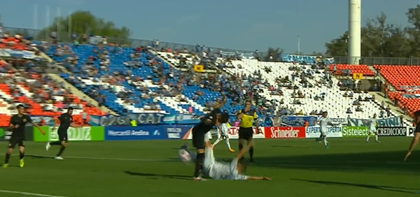Imagen de Trucco cobró penal para Godoy Cruz, pero el VAR corrigió el fallo del árbitro