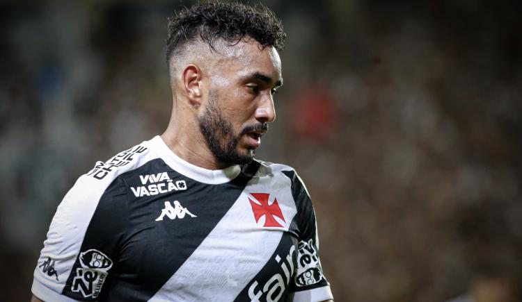 Imagen de Se complicó la situación de Dimitri Payet: irá a juicio acusado de violencia psicológica contra una mujer