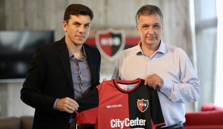 Imagen de Mauricio Larriera se presentó en Newell's: "Estamos para ganar"