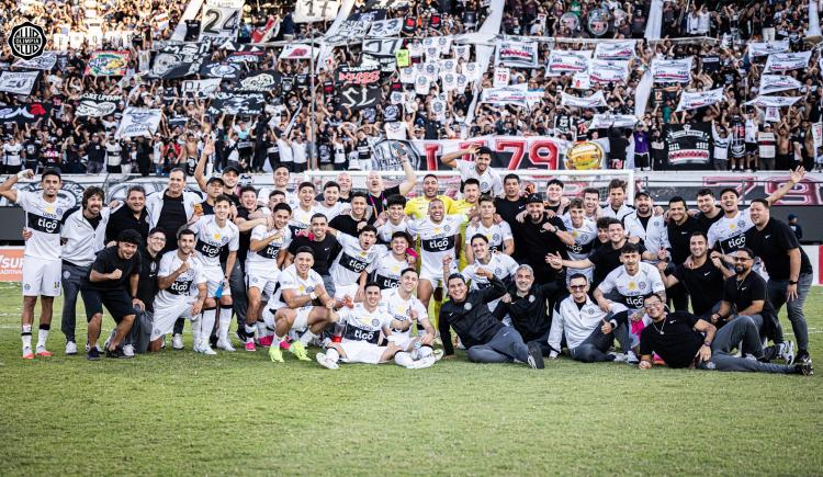 Imagen de Duelos de técnicos argentinos en el clásico paraguayo: Olimpia de Vitamina Sánchez le ganó 2-1 a Cerro Porteño de Ariel Holan