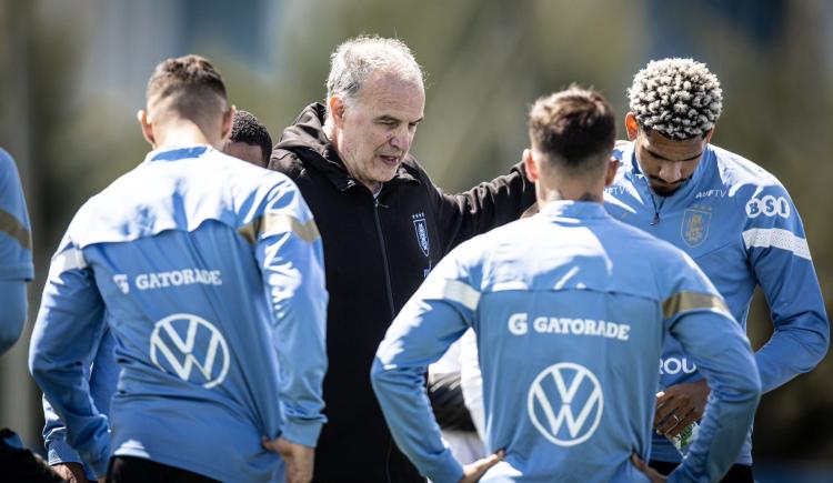 Imagen de Bielsa recupera a una pieza clave de Uruguay para enfrentar a Brasil