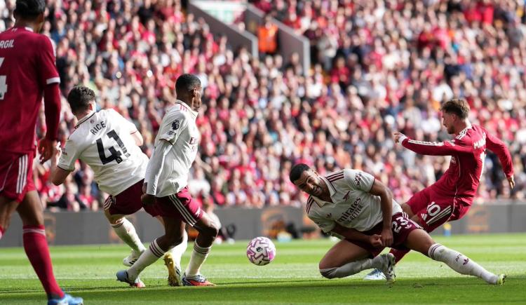 Imagen de Con Mac Allister como titular, Liverpool derrotó a Arsenal y es líder de la Premier League