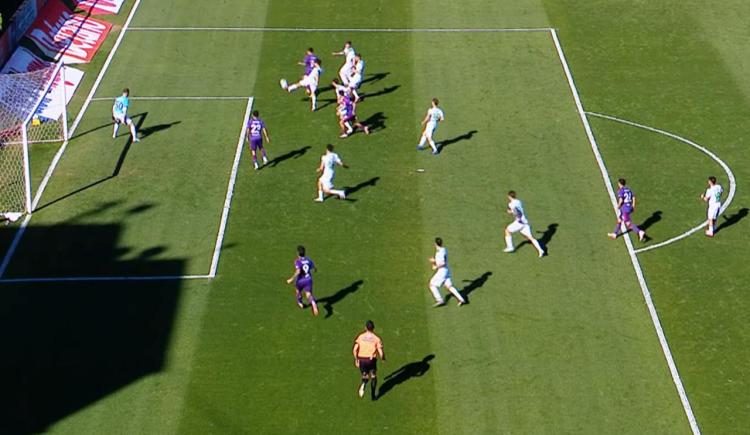 Imagen de Qué dice el reglamento sobre la invasión en el penal que se repitió en el triunfo de River