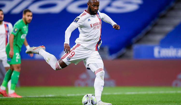 Imagen de LYON LE GANÓ EL CLÁSICO A SAINT-ETIENNE Y LO HUNDE EN EL ÚLTIMO PUESTO