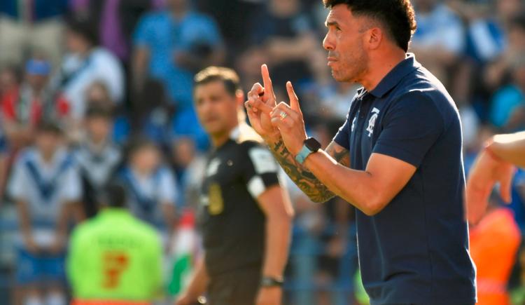 Imagen de Carlos Tevez, contundente tras el triunfo de Talleres: "Uno quiere jugar lindo, pero hoy la situación amerita otra cosa"