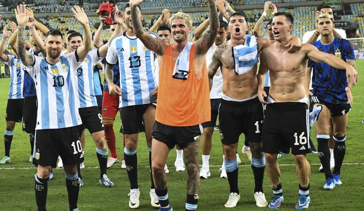 Imagen de Argentina, inolvidable: otra vez los jugadores y la gente fueron un solo corazón
