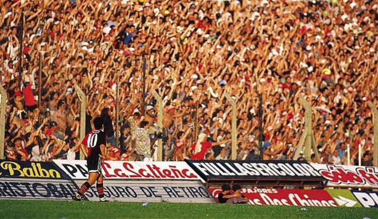 Imagen de 10 DEL 10: EL DEBUT DE MARADONA EN NEWELL'S