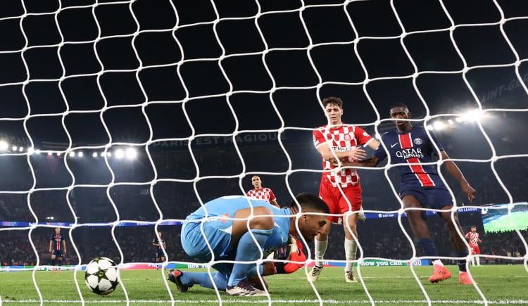 Imagen de Un grosero error de Gazzaniga le costó a Girona su debut en Champions League