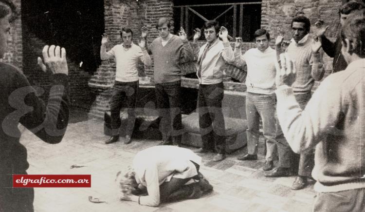 Imagen de 1971. ¡Secuestran al plantel de Boca!