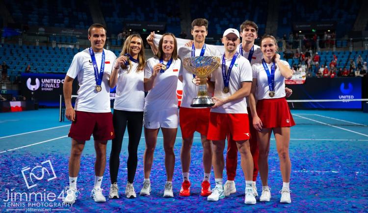 Imagen de Polonia hizo historia ante la Suiza de Wawrinka y Bencic y se quedó con la United Cup en Sidney
