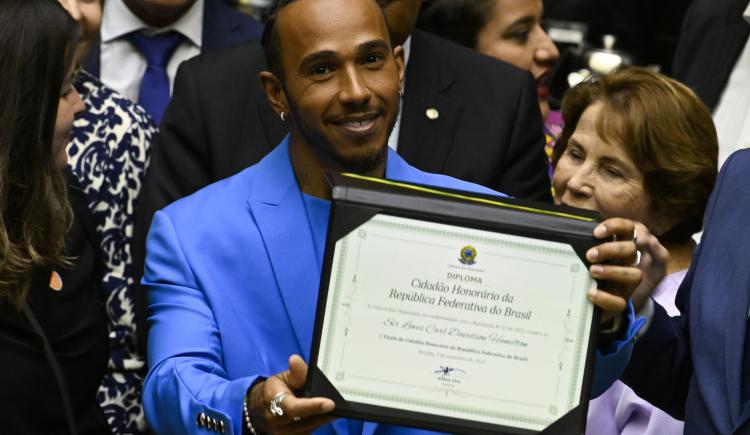 Imagen de La valiente lucha por la que fue reconocido Lewis Hamilton en Brasil