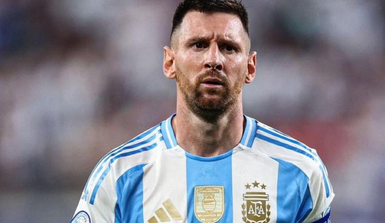 Imagen de Messi lesionado: a exactamente un mes de un partido que puede ser histórico