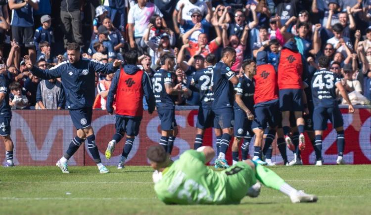 Imagen de Independiente Rivadavia goleó a Gimnasia en un clásico mendocino histórico y vibrante