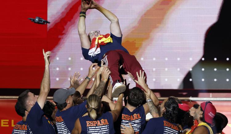Imagen de Luis de la Fuente agiganta su leyenda y rompe el molde de la longevidad en los mundiales