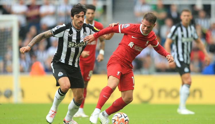 Imagen de Tras el indulto, Alexis Mac Allister fue titular en el triunfo agónico de Liverpool