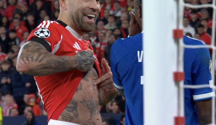 Imagen de Otamendi también se cruzó con Vinícius y le mostró su tatuaje de la Copa del Mundo