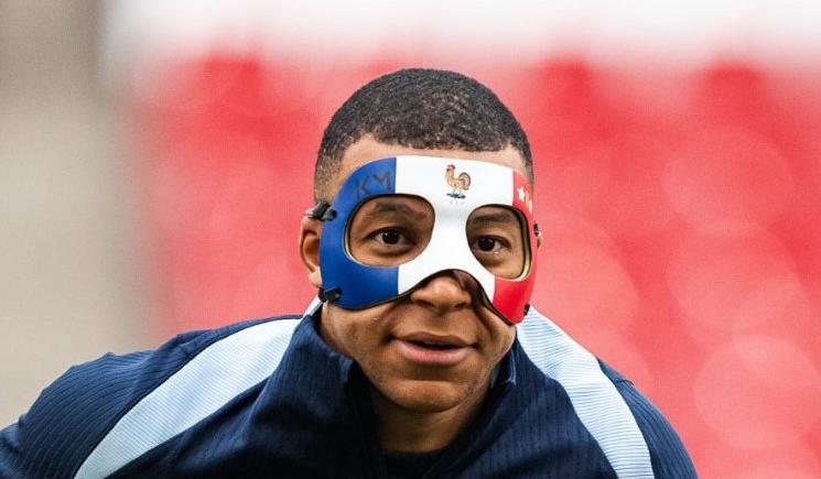 Imagen de Mbappé se mostró con una llamativa máscara y no podrá usarla: las razones