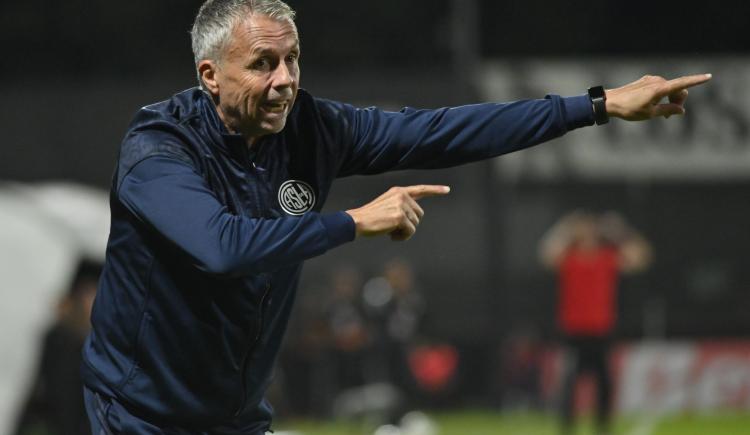 Imagen de "Hay que ser tolerantes": la radiografía de Gustavo Álvarez tras su debut en el banco de San Lorenzo