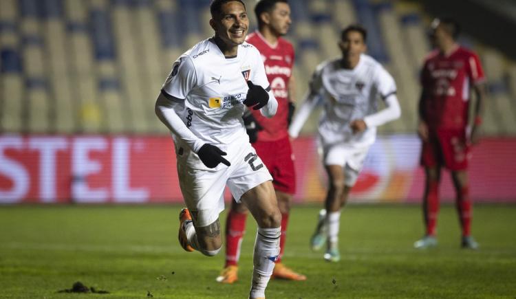 Imagen de El colmo de Racing: Paolo Guerrero le dio la victoria a Liga de Quito en la Sudamericana