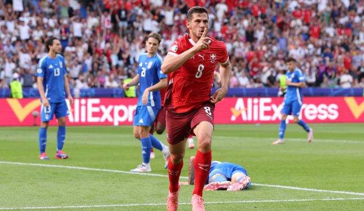 Imagen de Suiza eliminó a Italia, último campeón, y avanzó a cuartos de final