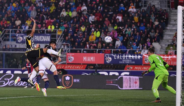 Imagen de Santiago Castro convirtió su primer gol en Bologna