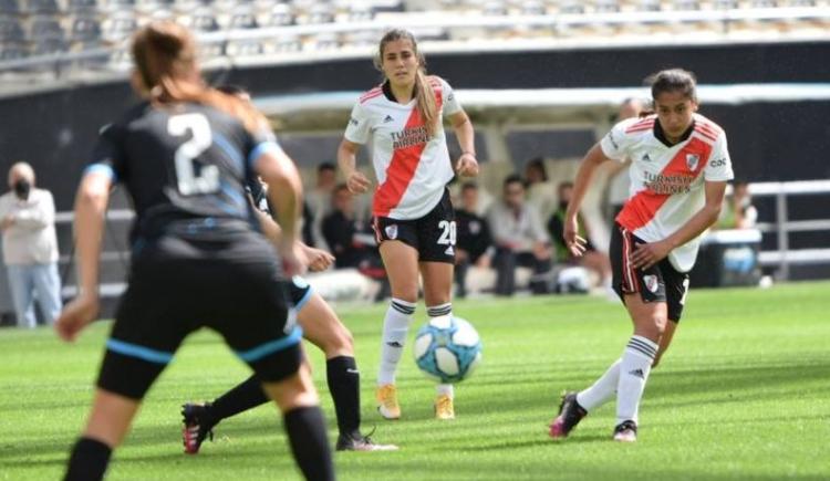 Imagen de FÚTBOL FEMENINO: RIVER PLATE GOLEÓ 7 A 0 A VILLA SAN CARLOS